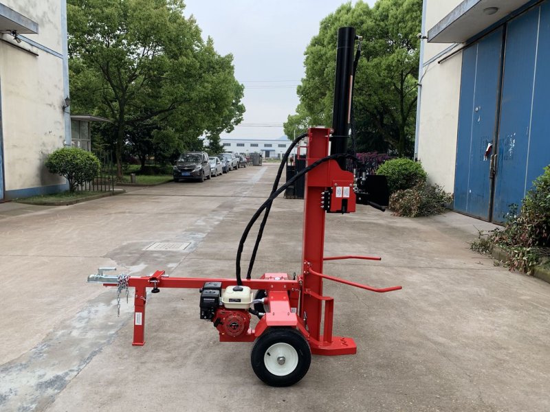 MAXIMUM Holzspalter mit Fahrwerk und Anh&auml;ngerkupplung